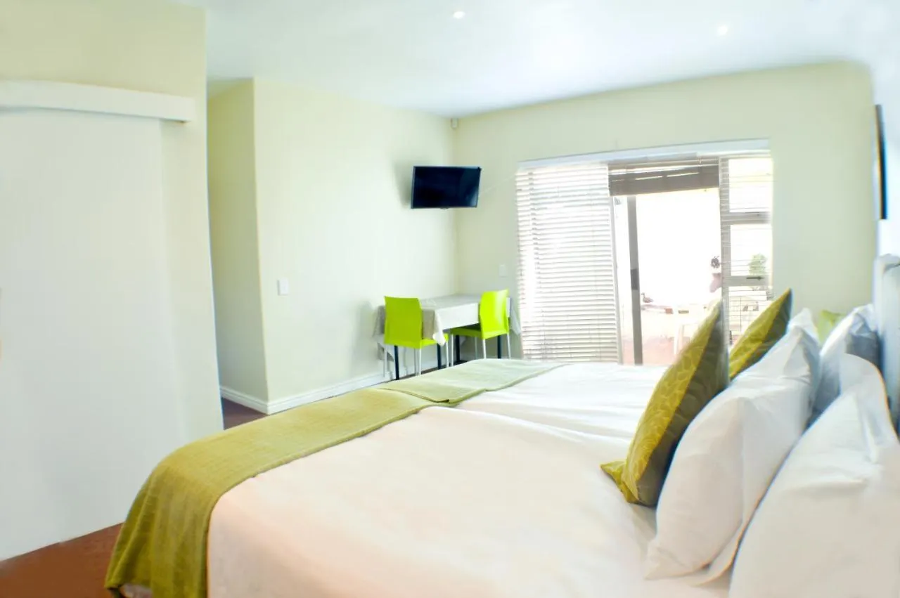 Small Bay Guest House Cape Town 3*, Bloubergstrand South Africa