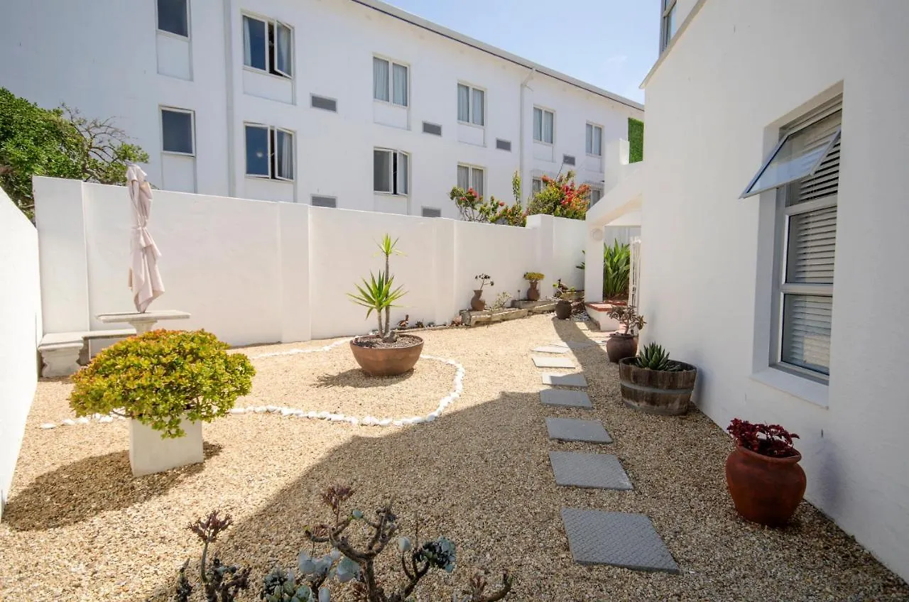 Small Bay Guest House Cape Town 3*, Bloubergstrand South Africa
